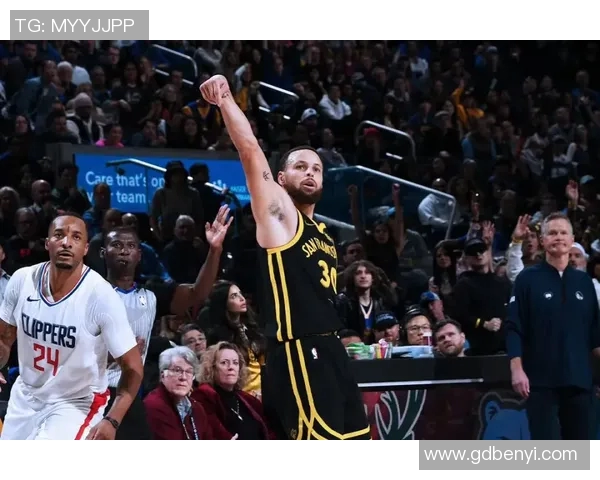 斯蒂芬库里荣获2024至2025赛季最佳队友奖展现团队精神与领导力 斯蒂芬库里荣获2024至2025赛季最佳队友奖展现团队精神与领导力