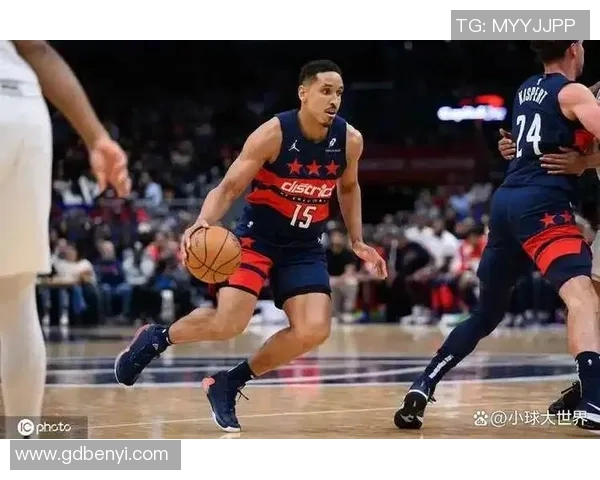 队记布罗格登在训练营中忽然意识到失去了对比赛的饥饿感 队记布罗格登在训练营中忽然意识到失去了对比赛的饥饿感