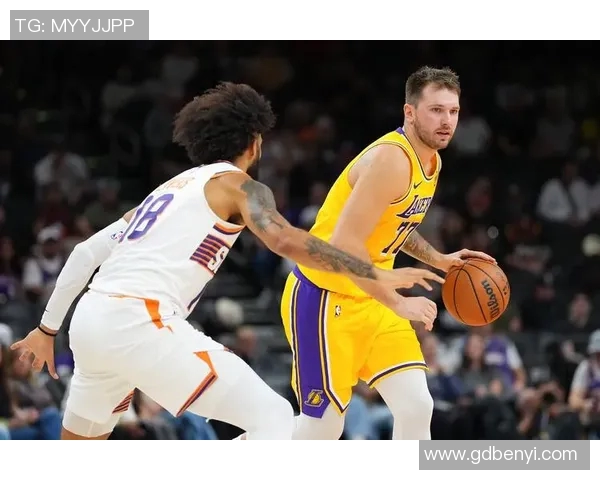 湖人斯马特谈东契奇暴扣：他总算有这么一次了，那球非常精彩