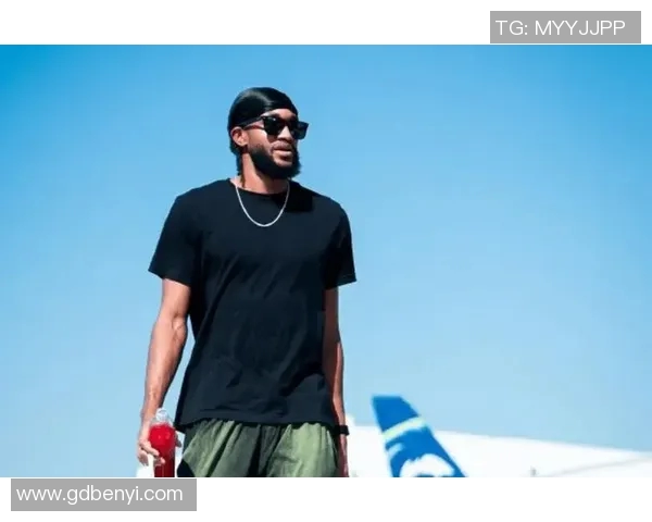 雷霆官方社媒晒球员训练照：一起变得更强！